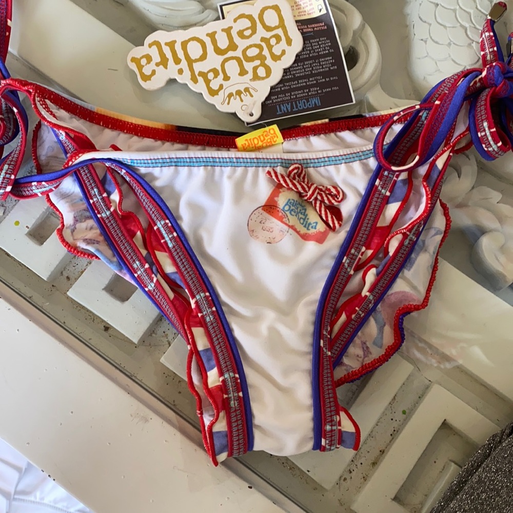 NWT Bikini Bottom B.Brujula